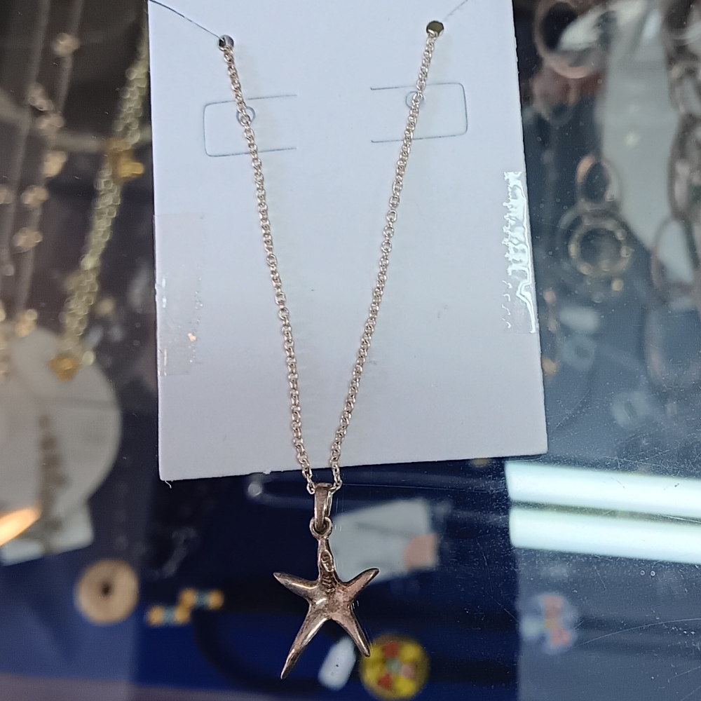 Elegant Star Pendant Necklace